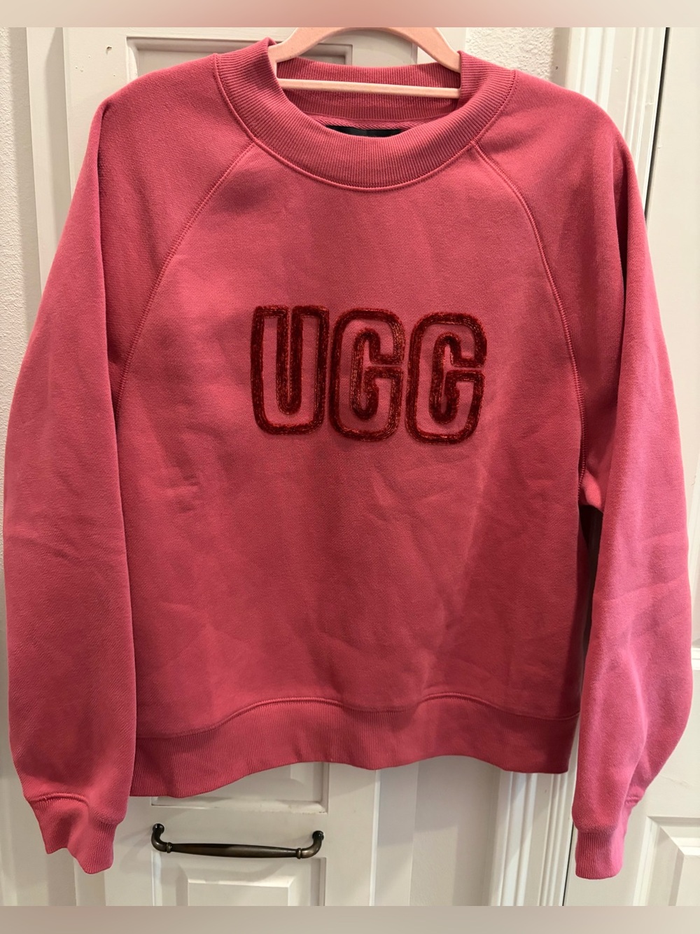 NWT UGG Women's Rose Pink Crewneck Sweatshirt with Chenille Logo (Retail $98)